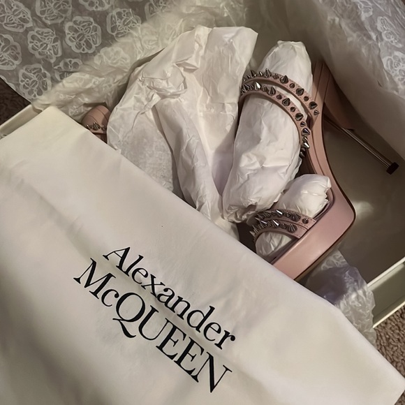 ALEXANDER MCQUEEN
Punk Spike Leather Ankle-Strap Sandals - Picture 5 of 6